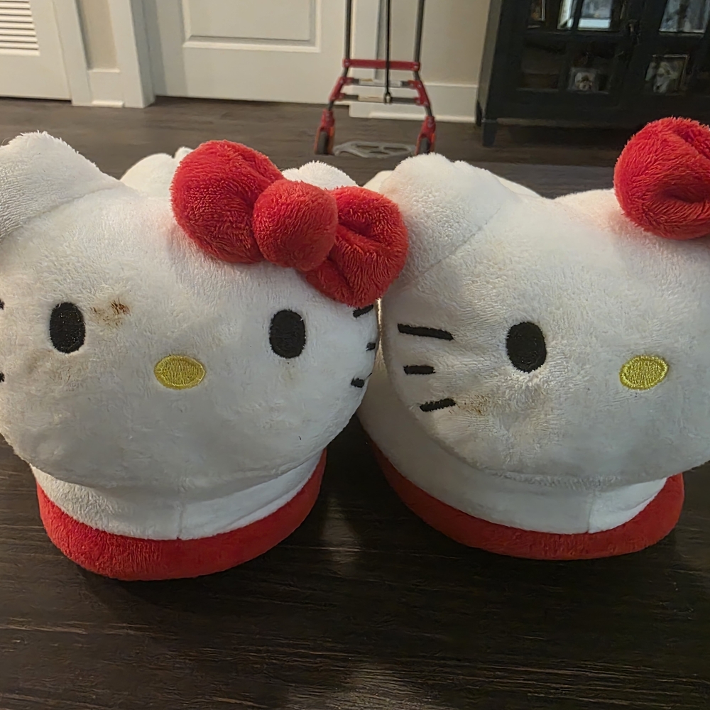 Hello Kitty Slippers - Picture 3 of 4